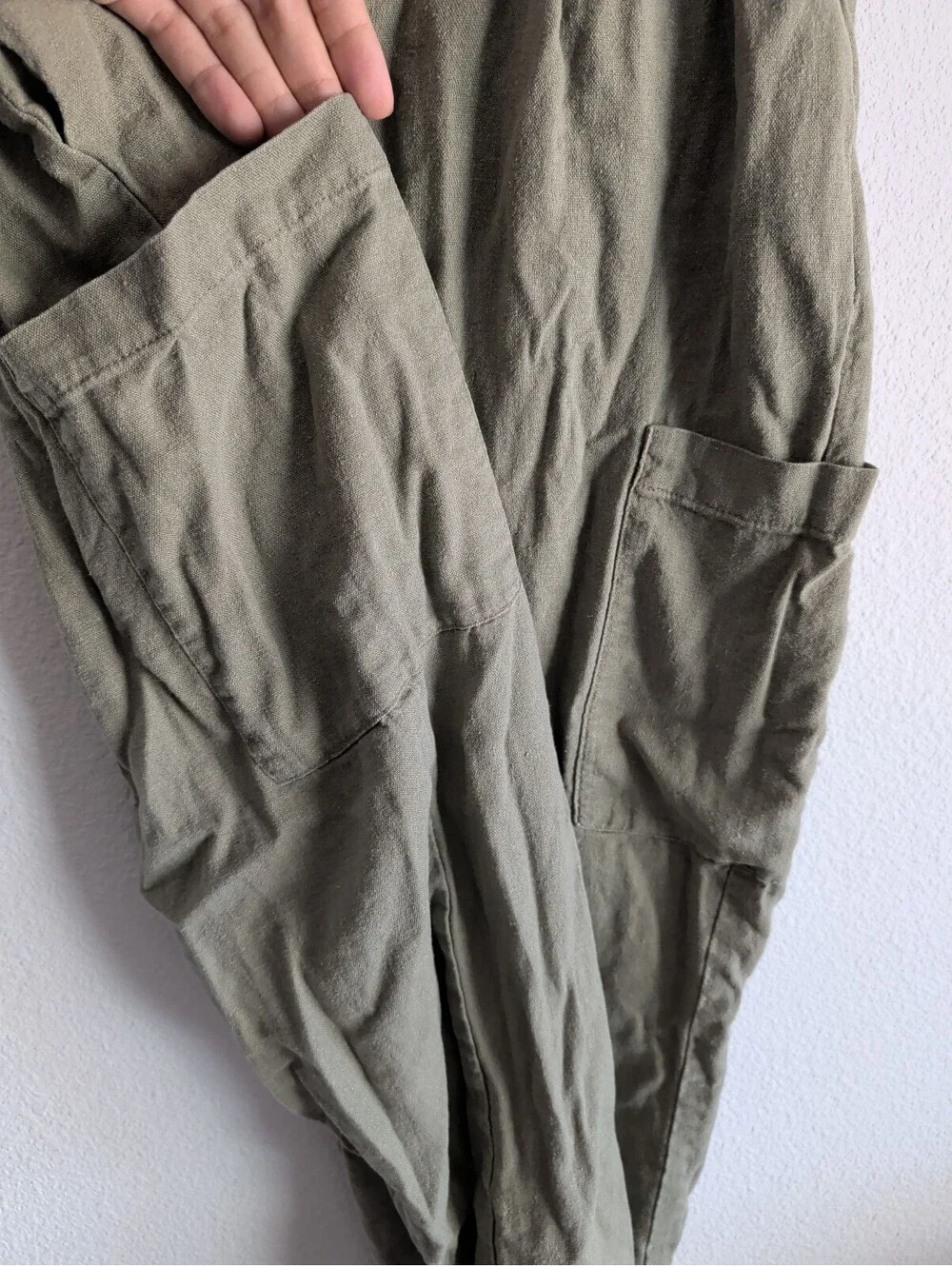 Zara green cargo pants with side pockets.